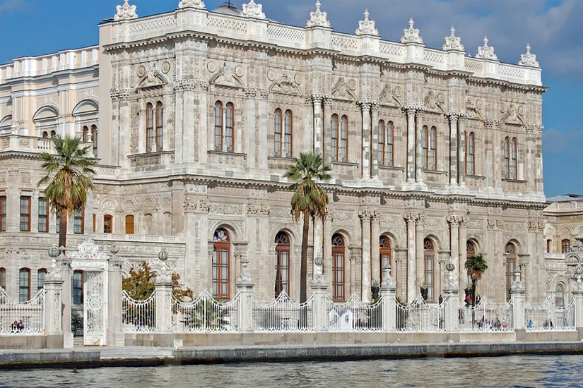 Dolmabahçe Sarayı